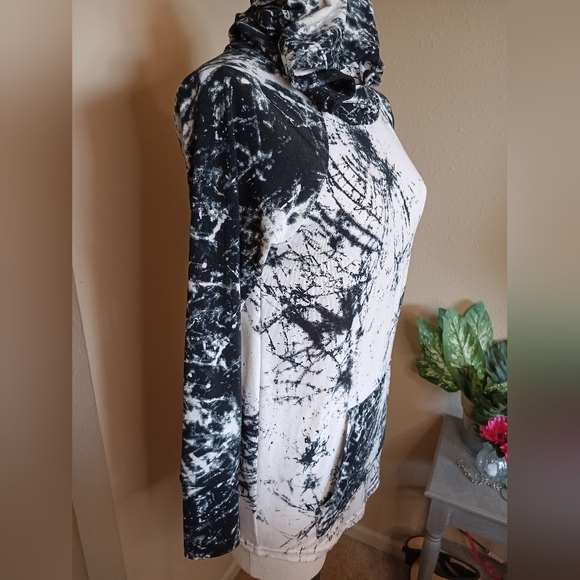 Lularoe Black and White Hoodie XS - Picture 12 of 12